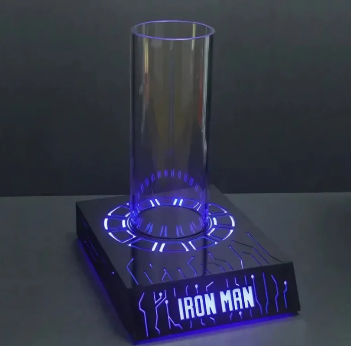 Elektroniczna podstawka ekspozycyjna RGB do hełmu Iron Mana